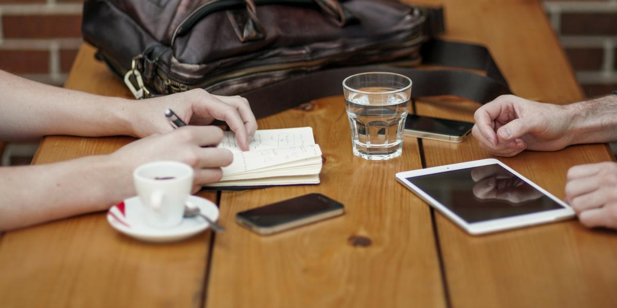 L'étiquette de l'utilisateur de téléphone en communauté