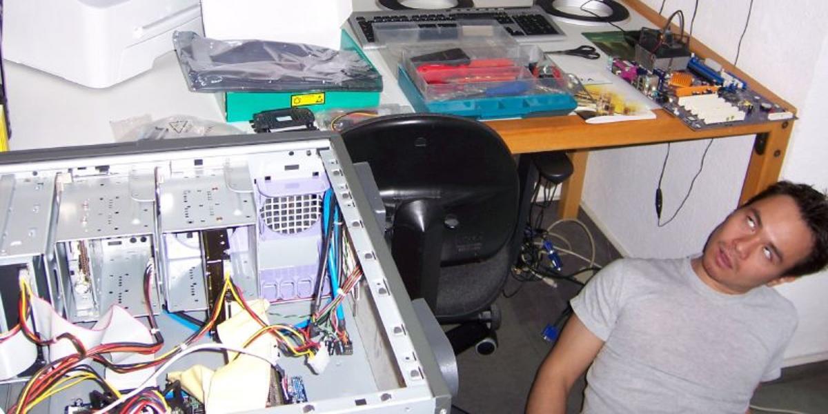 Pourquoi tu ne devrais jamais réparer l'ordinateur de tes proches